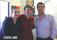 Jacinthe, Brigitte Simard, animatrice de CKRS et Jean Hamel.
